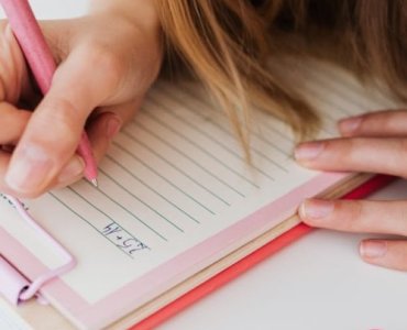 Od iskry do strofy: techniki, które rozwiną Twoje kreatywne pisanie wierszy
