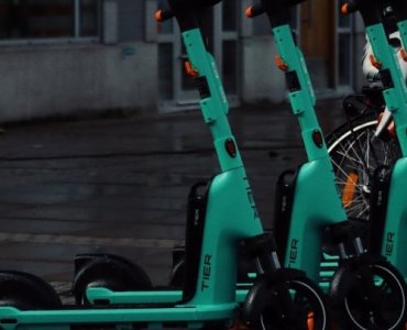Gładko przez wertepy: jak wybrać hulajnogę z terenowym zawieszeniem
