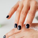 Zimowe SOS dla suchych dłoni: 7 prostych nawyków, które przyniosą ulgę i gładkość