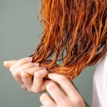 Basen bez zniszczeń: 10 skutecznych patentów na ochronę włosów przed chlorem