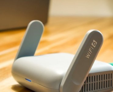 Mesh Wi‑Fi bez tajemnic: jak w 15 minut skonfigurować repeater i pożegnać martwe strefy