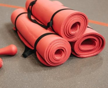 Który piankowy materac do ćwiczeń wybrać? Praktyczne porównanie i ranking 2026