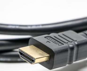 Zmień salon w arenę: połącz konsolę z soundbarem przez HDMI w kilka minut