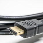 Zmień salon w arenę: połącz konsolę z soundbarem przez HDMI w kilka minut