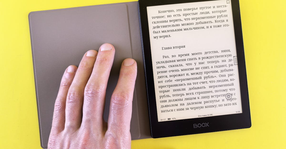 Kolor czy klasyczna szarość? E‑papier pod lupą: najważniejsze różnice, które pomogą Ci wybrać idealny czytnik