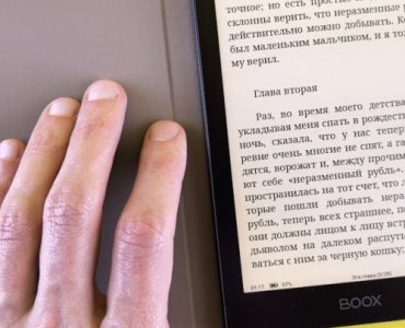 Kolor czy klasyczna szarość? E‑papier pod lupą: najważniejsze różnice, które pomogą Ci wybrać idealny czytnik