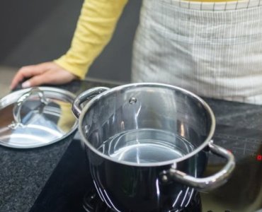 Parowar czy multicooker? Kluczowe różnice, które pomogą wybrać idealny sprzęt do Twojej kuchni