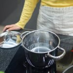 Parowar czy multicooker? Kluczowe różnice, które pomogą wybrać idealny sprzęt do Twojej kuchni