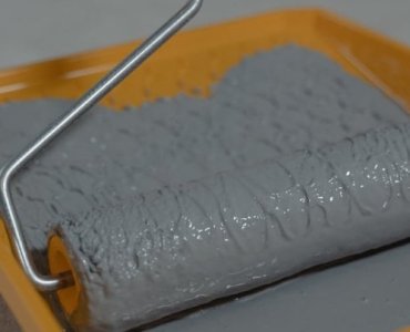 Ściany z charakterem: 12 technik z farbą strukturalną, które dodadzą wnętrzu głębi