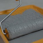 Ściany z charakterem: 12 technik z farbą strukturalną, które dodadzą wnętrzu głębi