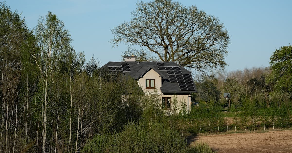 Off‑grid czy on‑grid? Porównanie fotowoltaiki: koszty, niezależność i opłacalność
