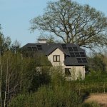 Off‑grid czy on‑grid? Porównanie fotowoltaiki: koszty, niezależność i opłacalność